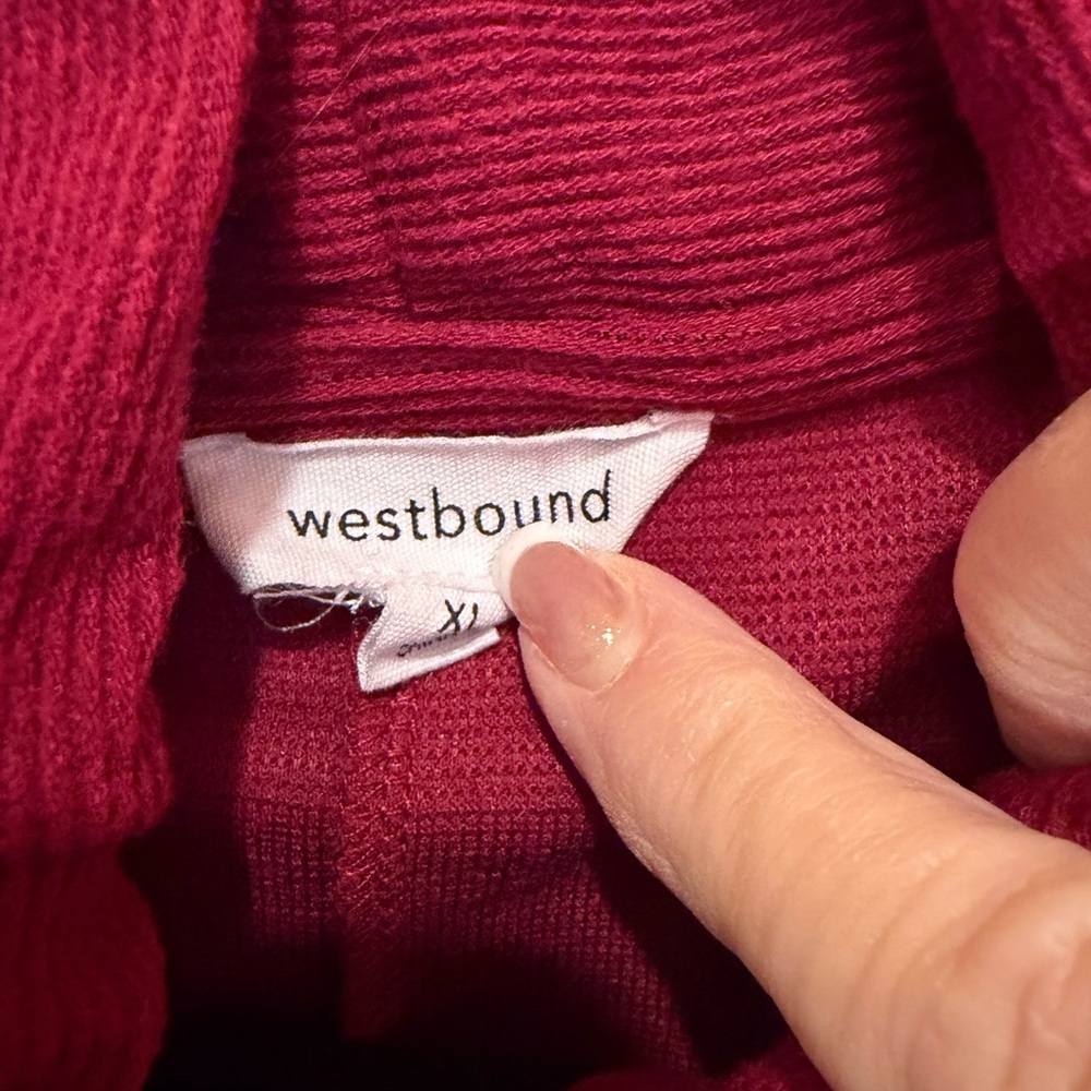 BEAUTIFUL CRANBERRY XL WESTBOUND TOP W POCKETS - Picture 4 of 7